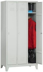 Otto's VD 3-deurs kledingkast in lichtgrijs, voorzien van voetjes en 3x cilinderslot