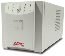 APC Smart-UPS 700VA 120V Shipboard 0,7 kVA 450 W