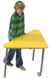 3-poots tafel Twist model driehoek 113x85x65 cm